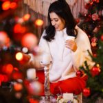 Anju Kurian Instagram – Keep calm and jingle all the way ✨.
Merry Christmas and happy holidays to everyone 🎄.

🎥- @jiksonphotography 
💁🏻‍♀️- @stylefilesbyzoya__joy 
💄- @femy_antony__ 
👗- @vewora_store 
Decor- @macst_udio 

#christmas2021 #merrychristmas #happydays #favouritedayoftheyear #jinglebells #goodvibes #colourtheme #instamood #loveyouall #instafamily