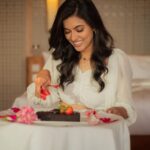 Anju Kurian Instagram - Thank you for all your birthday greetings 🤍❤️🤍. Yes, another long year and another number added to my age, but it is still great to hear from all of you out there. It means a lot to me that you all took time from your busy lives to wish me a happy birthday. The day filled with lot of surprises from @kudavillingiliresort and @pickyourtrail . Thank you for the best ever birthday🤍🙈. #birthday2021 #maldives #thankyouall #feelingblessed #gratefulheart #holidays 📸- @thevenkatbala 💄 - @_femy_antony_ 👗- @_susan_lawrence_ 💁🏻‍♀️- @asaniya_nazrin Maldives