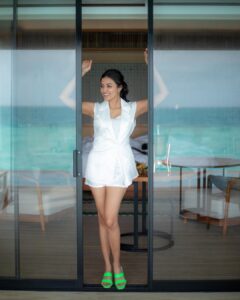 Anju Kurian Instagram - Reflecting on my most happy side @kudavillingiliresort 🤍.
It is truly a magical place to be🤩.
@pickyourtrail absolutely loving every moment here!
.

#UnwrapTheWorld #LetsPYT #SetYourselfFree #Pickyourtrail #kudavillingilimaldives #kudavillingiliresort #maldivesislands #timeandspaceredefined #visitmaldives #tropicalvibes #roamtheplanet #safetravels #responsibletourism #maldives 

P.C - @thevenkatbala 
MUA - @_femy_antony_ 
Stylist - @stylingbyafsheenshajahan