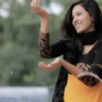 Anju Kurian Instagram - 🧡🖤🧡🖤 Feeling NoStALgIC 🌼🌾🌼. #feelingnostalgic #reels #naturelover #traveller #instareels #mothernature #malayalivibes 🎥- @abi_fine_shooters