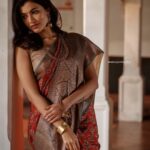 Anju Kurian Instagram - Pour up the love, let the healing begin ❤️✨. #instadaily #spreadlove #healingenergy #goodday #loveyourself #millionhearts #gratefulheart #sareelover #traditional #malayalivibes #xoxo 📸- @arun_payyadimeethal Thrissur