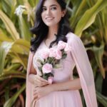 Anju Kurian Instagram - I’d rather have flowers in my hands than diamonds on my neck 🥰. Have a nice flowery day🌸. #blessedlife #happyday #smile #youareenough #postoftheday #justories #photoshoot #naturelover #dowryfreeindia #grattitudeistheattitude #saynotodowry #flowerstagram #instalove #pinkaesthetic #mothernature #instafamily 📸- @nr_photography101 👗- @mloft_by_joeljacobmathew Athirapally, Kerala