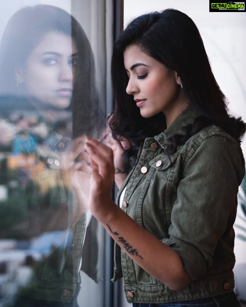 Anju Kurian Instagram - ⛓Alter Ego🔗. #emotions #iseeyou #focusonyourself #exploremore #innervoice #selflove #alterego #reflection #instamood #controlyouremotions #calmyourmind #bekind #staystrong #mindwar #portrait OMR