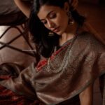Anju Kurian Instagram - Pour up the love, let the healing begin ❤️✨. #instadaily #spreadlove #healingenergy #goodday #loveyourself #millionhearts #gratefulheart #sareelover #traditional #malayalivibes #xoxo 📸- @arun_payyadimeethal Thrissur