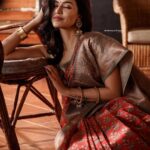 Anju Kurian Instagram - Pour up the love, let the healing begin ❤️✨. #instadaily #spreadlove #healingenergy #goodday #loveyourself #millionhearts #gratefulheart #sareelover #traditional #malayalivibes #xoxo 📸- @arun_payyadimeethal Thrissur