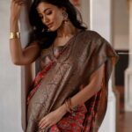 Anju Kurian Instagram - Pour up the love, let the healing begin ❤️✨. #instadaily #spreadlove #healingenergy #goodday #loveyourself #millionhearts #gratefulheart #sareelover #traditional #malayalivibes #xoxo 📸- @arun_payyadimeethal Thrissur