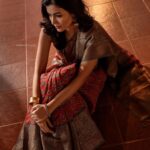 Anju Kurian Instagram - Pour up the love, let the healing begin ❤️✨. #instadaily #spreadlove #healingenergy #goodday #loveyourself #millionhearts #gratefulheart #sareelover #traditional #malayalivibes #xoxo 📸- @arun_payyadimeethal Thrissur