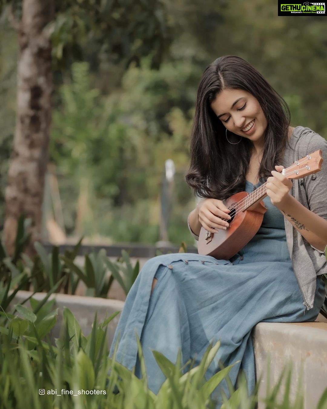 Anju Kurian Instagram - Change your world with four strings 🎶🍃. #ukeleleseries #musicconnects #dailypost #instapic #lostinnature #goodvibes #ukeleletime #justories #anjukurian #travelgram #musiclover #postoftheday📷 #xoxo 📸- @abi_fine_shooters 👗- @lis.j90 Wayanad,Kerela