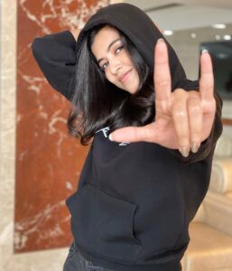 Anju Kurian Instagram - Black is my happy colour 🖤🖤🖤.

Choose your favourite picture from this series and let me know in the comments below 🤩.

#postoftheday #black #instagramhub #happyface #goodday #eveningvibes #chooseyourfavorite #justories #anjukurian #instadaily #loveforever #daydreamer #blessedsoul