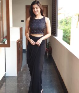 Anju Kurian Instagram - Black is my happy colour 🖤🖤🖤.

Choose your favourite picture from this series and let me know in the comments below 🤩.

#postoftheday #black #instagramhub #happyface #goodday #eveningvibes #chooseyourfavorite #justories #anjukurian #instadaily #loveforever #daydreamer #blessedsoul