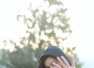 Anju Kurian Instagram - Wanna Be My Chammak Challo? 👋👋 #reelsinstagram #reelsvideo #reelitfeelit #chammakchallo #traveladdict #nature . . . 🎥- @_sooraj_appuz_