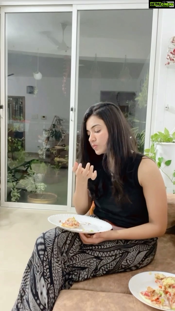 Anju Kurian Instagram - Following the trend 😋🔥. . . . #instafood #reelitfeelit #reelsinstagram #instafit #fitnessjourney