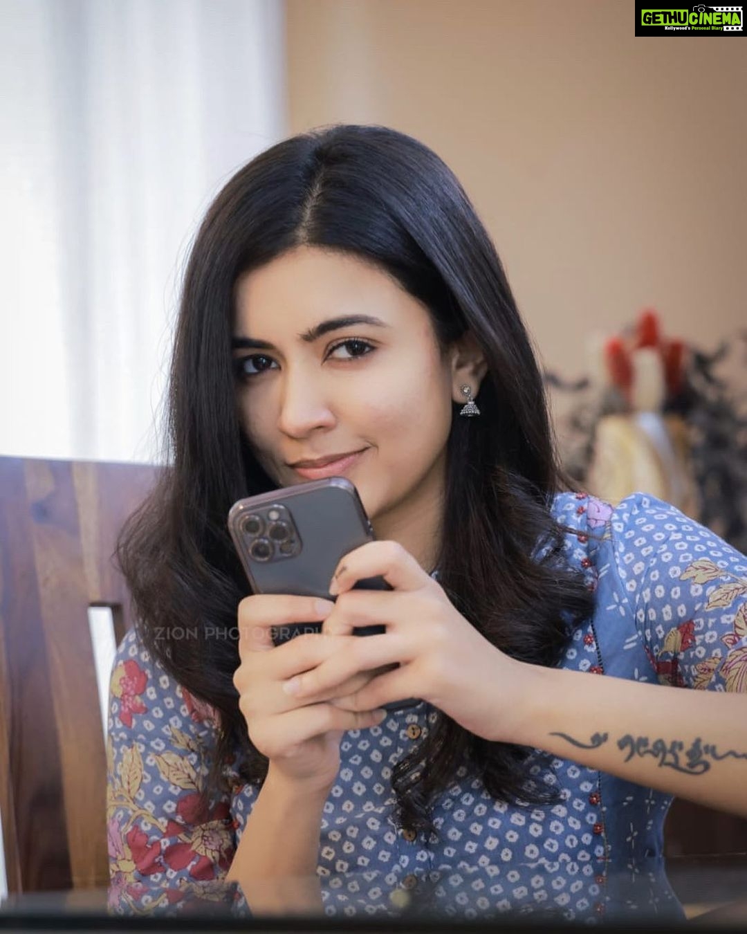 Anju Kurian Instagram - I wish i could text my cat 🤷🏻♀️😬. . . . . 📸- @zion_mathew_thomas