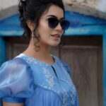 Anju Kurian Instagram - My kind of hues of blue💙. Cheers to a great month ahead😎! . . . . 📸- @milanmaliackal 👗- @itssujithsudhakaran 💄- @_femy_antony_ Fort Kochi