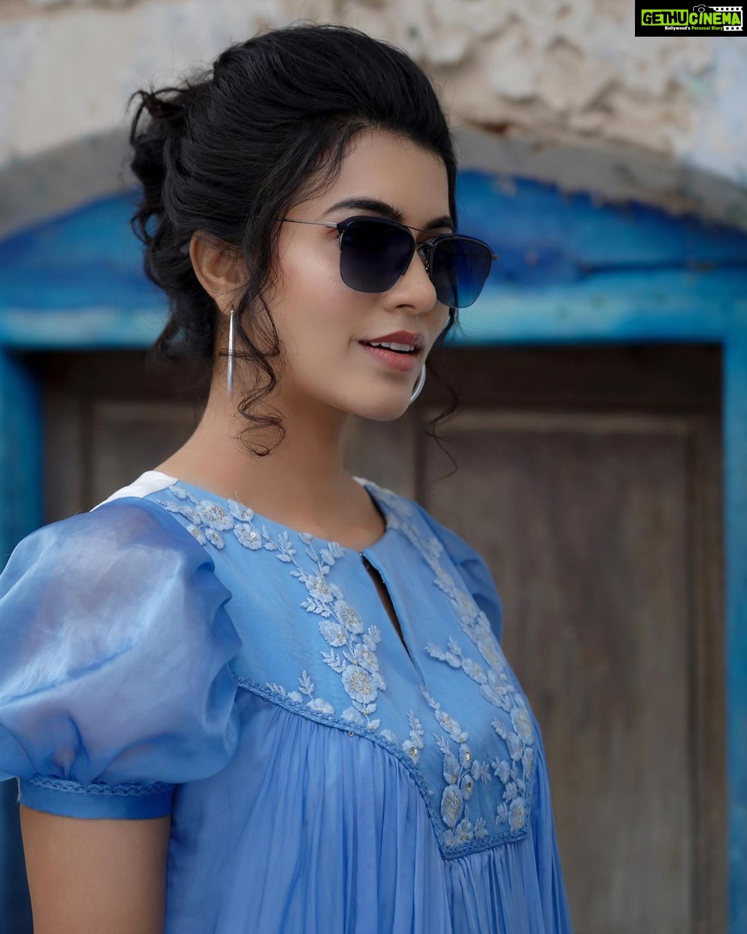 Anju Kurian Instagram - My kind of hues of blue๐. Cheers to a great month ahead๐! . . . . ๐ธ- @milanmaliackal ๐- @itssujithsudhakaran ๐- @_femy_antony_ Fort Kochi