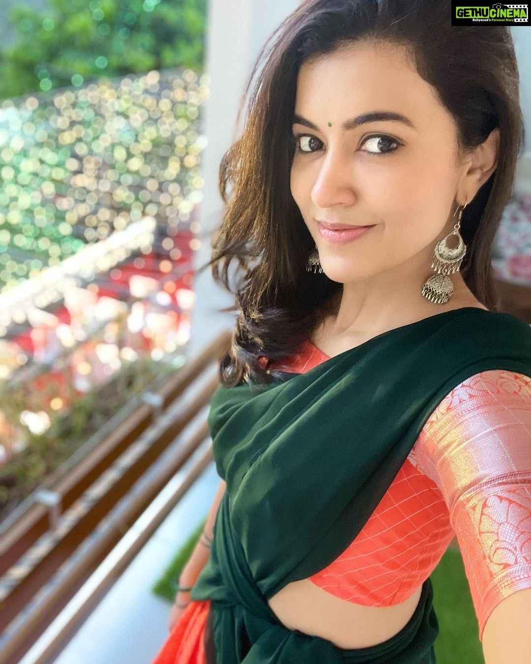 Anju Kurian Instagram - #mandatorytraditionalselfie ❤️💚❤️