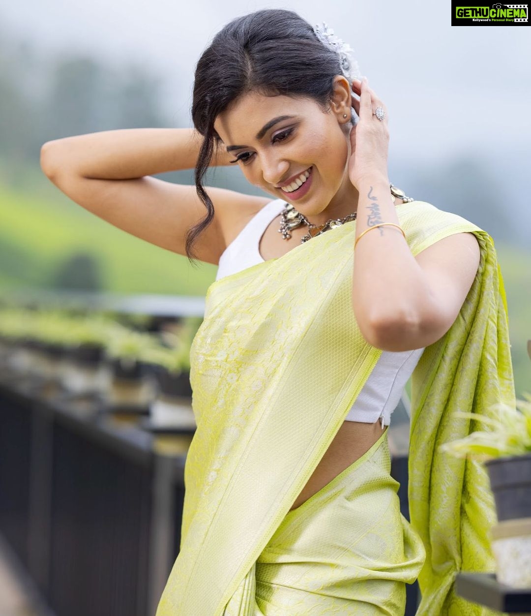 Anju Kurian Instagram - Back to 90’s ✨. . . . P.C - @rejibhaskar_ MUA - @amymariasha Stylist - @joe_elize_joy