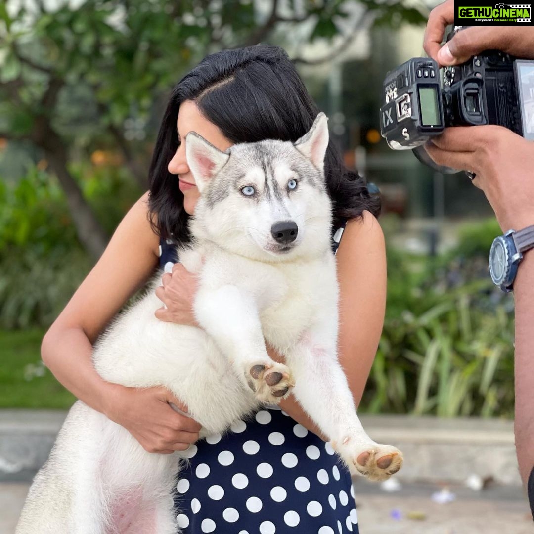 Anju Kurian Instagram - Me being a terrible model with my beautiful werewolf 🐶. As you wobble into the new week, try to be a kind soul in this world. Do good & be kind ❤️.