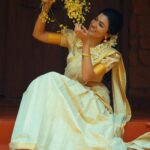 Anju Kurian Instagram - Happy Vishu 🌸🌾. #vishu2021 Picture courtesy: @vishnuprasadsignature Conceived & styling: @sanif_uc_gram Jewellery: @parakkat_jewels Costume : @kukunthadesignerboutique MUA : @kavya_neelu