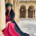 Anju Kurian Instagram – A Rajasthan trip is absolutely incomplete if one doesn’t have a click here – City Palace in Jaipur. 
It is a heaven for craftsmanship and history 
darlings💋❤️.

#jaipurdiaries #borntotravel #wanderlust #rajasthani #instatraveling #girlswhotravel #livelife #travelgram #gypsysoul #livelovelaugh #traveladdict #freesoul 
.
.

Wardrobe – @chaaya.in 
Styling – @stylefilesbyzoya__joy City Palace, Jaipur