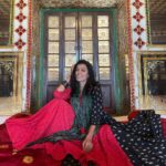 Anju Kurian Instagram – A Rajasthan trip is absolutely incomplete if one doesn’t have a click here – City Palace in Jaipur. 
It is a heaven for craftsmanship and history 
darlings💋❤️.

#jaipurdiaries #borntotravel #wanderlust #rajasthani #instatraveling #girlswhotravel #livelife #travelgram #gypsysoul #livelovelaugh #traveladdict #freesoul 
.
.

Wardrobe – @chaaya.in 
Styling – @stylefilesbyzoya__joy City Palace, Jaipur