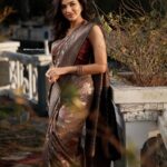Anju Kurian Instagram - That traditional vibe!!! 🤎🤎🤎 . . . Photography @arun_payyadimeethal Styling : @_maaay____ Costume : @teekey_official Make up : @sreshtamakeup Accessories: @la_saluto Camera Assist : @rahulthuvassery_94 Location : @ayurvedichospital