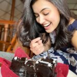 Anju Kurian Instagram - Relationship status : Eating 😋