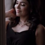 Anju Kurian Instagram - Create your own fairy tale with a sparkly diamond set🥰. Who wants a beauty like this 💍?Sunny Diamonds has an amazing collection of fine diamond jewellery that makes you feel like a princess on ordinary occasions like daily wear, staycations, workcations etc. They're also ethically made from conflict-free diamonds ♥️ @sunnydiamondsofficial . . . #SunnyDiamonds #certifieddiamond jewellery #weddingjewellery #bespokejewellery #bridaljewellery #conflictfreediamonds #finediamondjewellery #hallmarkedjewellery . . . . V.C- @calypsoweddingstudio Stylist - @joe_elize_joy Jewellry- @sunnydiamondsofficial MUA - @sreshtamakeup Outfit : @swapnamanthra Location : @novotelkochiinfopark Shoot coordination : @deejastalin