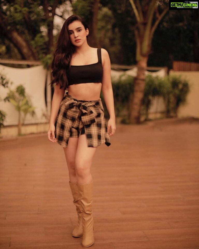Ankitta Sharma Instagram - yours truly 🕺🏻 Styled by: @shrushti_216 Skirt: @a.la.modebyakanksha Boots: @mymyfootwear Shot by: @tanveershaikhfilms786