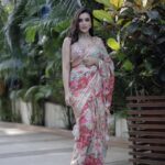 Ankitta Sharma Instagram - 𝘼𝙡𝙚𝙭𝙖, 𝙥𝙡𝙖𝙮 𝙨𝙖𝙧𝙚𝙚 𝙠 𝙛𝙖𝙡𝙡 𝙨𝙖.. @gopivaiddesigns @shrushti_216 @tanveershaikhfilms786 @makeupbysabashaikh