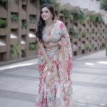 Ankitta Sharma Instagram - 𝘼𝙡𝙚𝙭𝙖, 𝙥𝙡𝙖𝙮 𝙨𝙖𝙧𝙚𝙚 𝙠 𝙛𝙖𝙡𝙡 𝙨𝙖.. @gopivaiddesigns @shrushti_216 @tanveershaikhfilms786 @makeupbysabashaikh