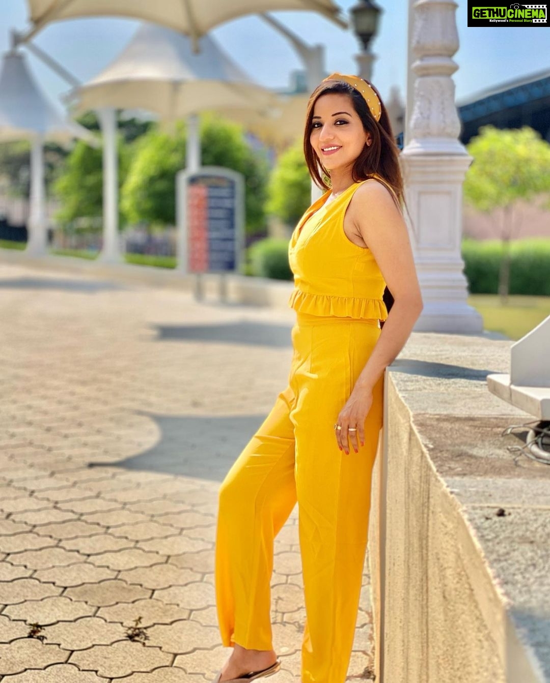 Antara Biswas Instagram - 💛💛💛💛 #goodmorning #sunday #vibes