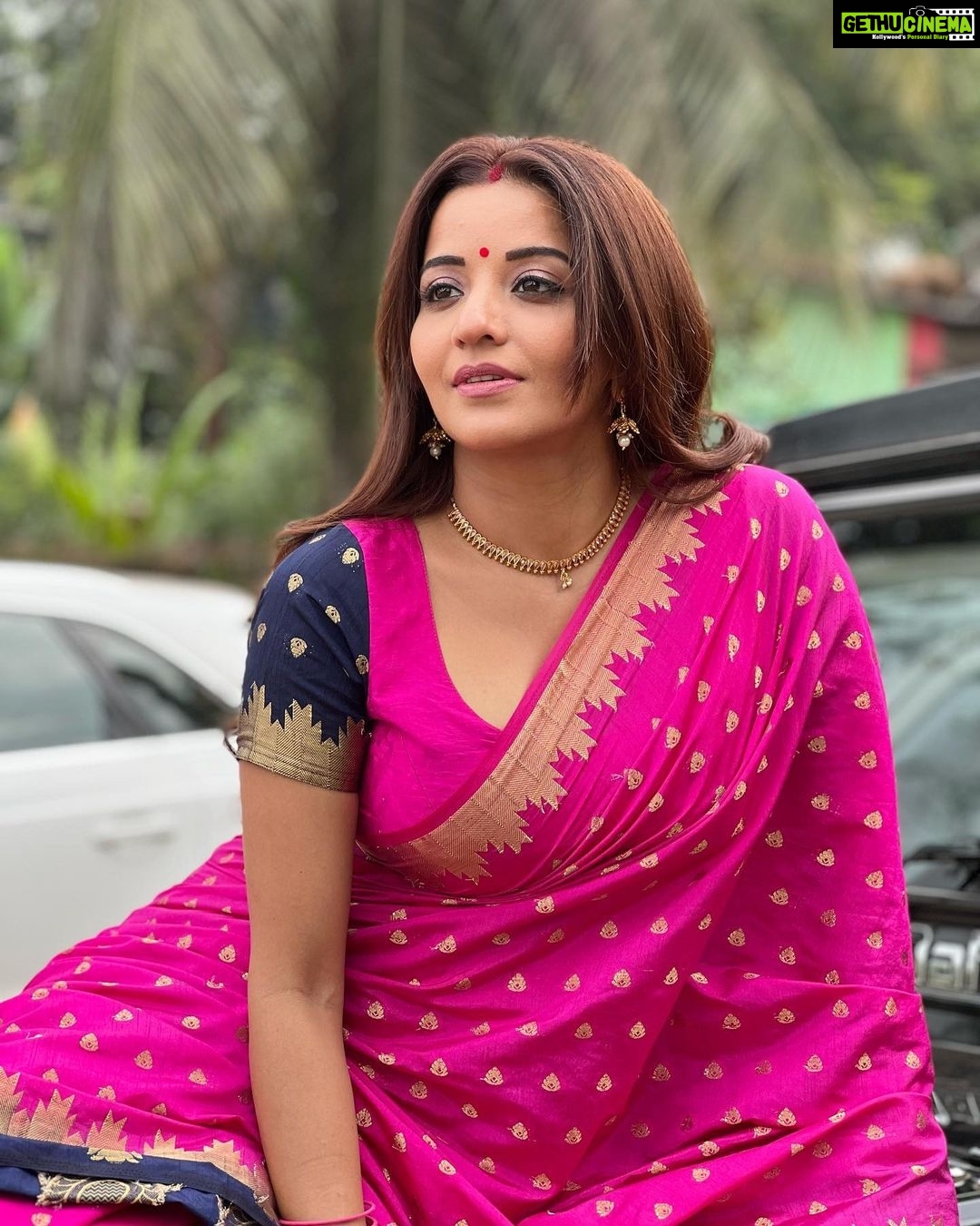 Antara Biswas Instagram - ππππππβ¦. Pink Loveβ¦ #purvi #dressedup #anthology #series @hungama_play How Nicely I have Used @saahiluppal0808 βs car as my Prop π€·ββοΈππππ₯°β¦ he donβt even know π€ͺ Mua: @sachinmakeupartist1 Hairstyling: @mahakal_my_dreams πΈ: @deepakpathak663
