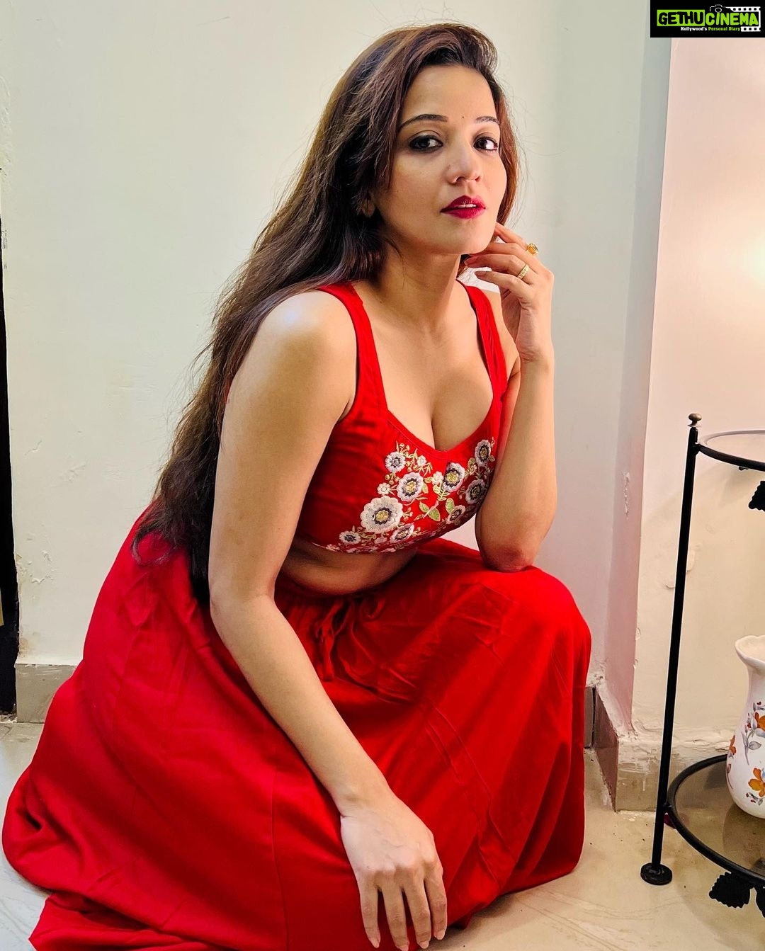 Antara Biswas Instagram - Sometimes I Pose… But Sometimes I Pose As Posing ♥️♥️♥️❤️❤️❤️… #goodmorning #world