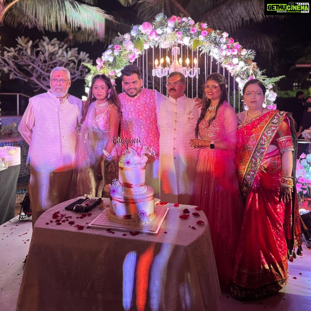 Antara Biswas Instagram - Congratulations 🎉 and Happy Engagement💍 meri pyari bahiniya @heenaalad ❤️❤️❤️❤️… and my dear friend @kaushal_j …. May You Both Be Blessed With Lifelong Happiness and Have Success each and Everyday… 🙏🙏… #newlyengagedcouple #sohappy #aboutlastnight #love #happiness #sisterlove #friend #happyengagement #hadagreattime #loveheals The Westin Mumbai Garden City