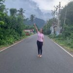 Anu Emmanuel Instagram – Byee bye kutralam 🌴☔️ Kutralam – Thenkasi