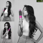 Anu Emmanuel Instagram - Choose your style. The Dyson AirWrap™ styler gives you a selection of brushes and barrels, so you can create your preferred look 💓 @dyson_india #GoodByeExtremeHeat#DysonHair#DysonAirwrap #collab