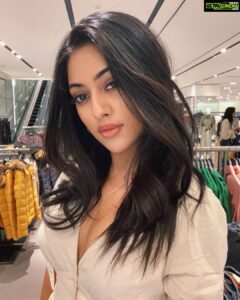 Anu Emmanuel Instagram - 💁‍♀️