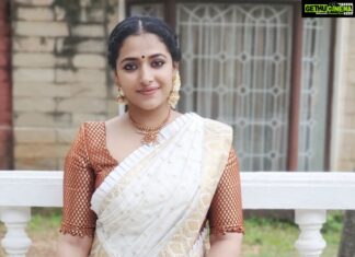 Anu Sithara Instagram - Stylist : @asaniya_nazrin Makeup and Hair : @pinkyvisal Outfit : @jishaprasadatelier Jewellery : @kushalsfashionjewellery