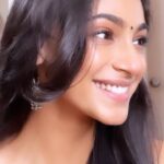 Anukreethy Vas Instagram - How to act when you see an attractive person 😉 . . #creatorlove #feelitreelit #feelkaroreelkaro #explorepage #anukreethyvas #missindiaworld2018 Chennai, India