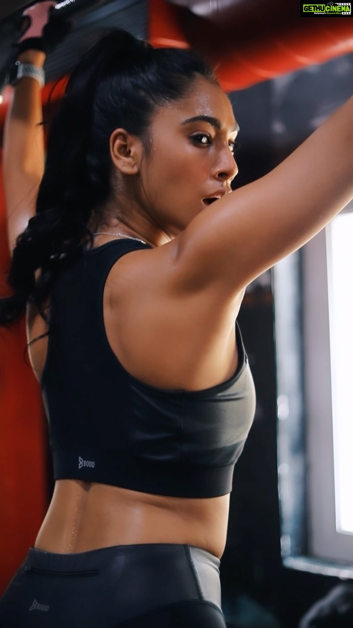 Anukreethy Vas Instagram - Things come to those who never give up ๐ช . Thank you @boddactive @karan_talreja_kt for sending me this super comfortable and trendy set that I absolutely love wearing๐คธ๐ฝโโ๏ธ . Video shot and edited by @thevenkatbala ๐ฅ @vbstudio_india ๐ท . And as usual itโs a pleasure being trained by @giriivan in @fusion24_fitness_studio ๐๐ the best I could ask for ๐ค . #gym #gymmotivation #workout #black #gymset #hustle #fashion #anukreethyvas #missindia2018 . @timestalent Chennai, India