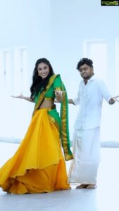 Anukreethy Vas Instagram - Randomly walked into each other 🤷🏼‍♀️
.
@anukreethy_vas 💃 
@raymondcallanan 🕺 
.
🎥 @madrasistudio 
✂️ @editor_deepak
Space @southsideperformingarts_ @spr_india 
Muah @sangeethamakeoverartistry 💋
Outfit @archana.karthick 👗 
Jewellery @fineshinejewels 💎 
.
.
#feelitreelit #feelkaroreelkaro #dance #tamil #ko #enamoedho #harrisjayaraj #instacolab #danceconnect #dancers #kollywood @timestalent