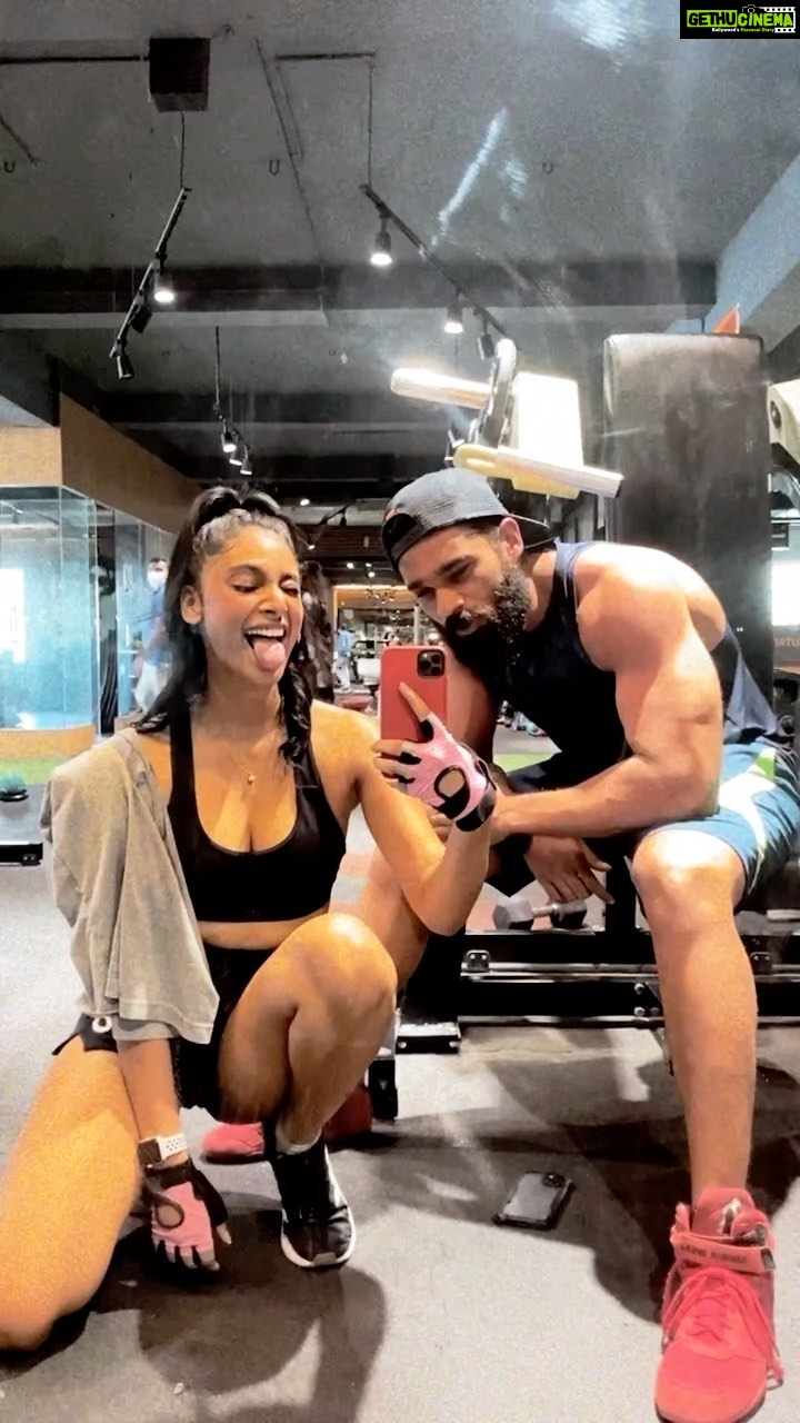 Anukreethy Vas Instagram - I’m coming in hot 🔥 . There’s just a different kind of pleasure in setting goals and achieving them ❤️ . @mani_toneez thanks for pushing me to finish my sets 😊 . #gymgirl #gymlife #motivation #explorepage #feelitreelit #feelkaroreelkaro #anukreethyvas #backworkout #everyday @toneezfitness_kattupakkam
