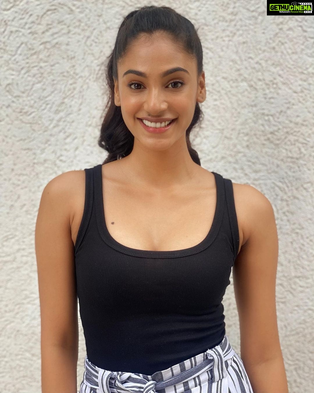 Anukreethy Vas - 14.7K Likes - New Polaroids ❤️
.
.
@timestalent
.
.
#polaroid #headshot #modeling