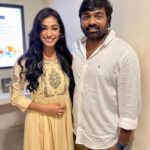 Anukreethy Vas Instagram - Absolute pleasure to be working with such amazing people @actorvijaysethupathi ❤️ . and my number one favourite AD @vijaimuthupandi anna ! Can’t wait to rehearse lines with you again 💕 . . #grateful #blessed #missindia2018 #anukreethyvas #vjs46 @sunpictures @timestalent Knack Studios
