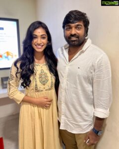 Anukreethy Vas Instagram - Absolute pleasure to be working with such amazing people @actorvijaysethupathi ❤️ 
.
and my number one favourite AD @vijaimuthupandi anna ! Can’t wait to rehearse lines with you again 💕 
.
.
#grateful #blessed #missindia2018 #anukreethyvas #vjs46 @sunpictures @timestalent