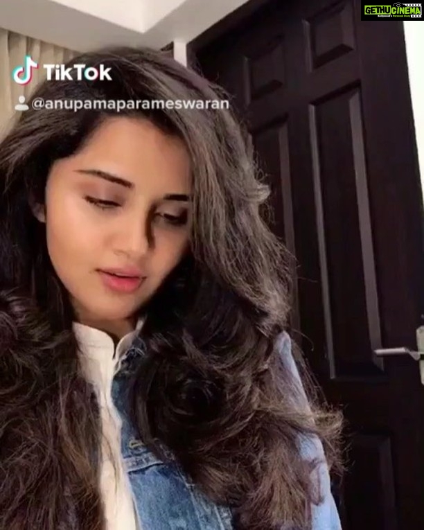 Anupama Parameswaran Instagram - Love me like you do 🐵🙈🙉🙊 #mantho