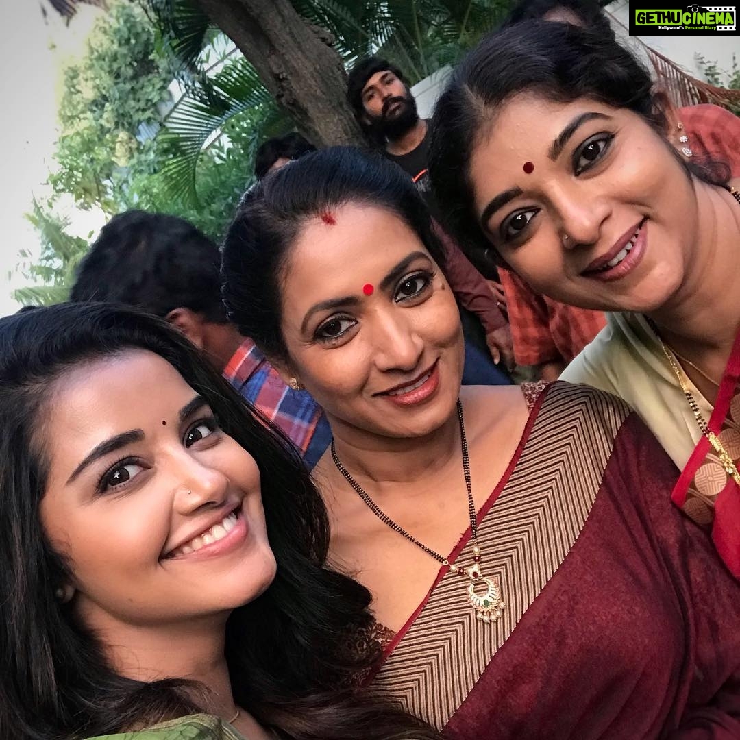 Anupama Parameswaran Instagram - Moms♥️ Hello guru Prema Kosame
