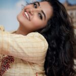 Anupama Parameswaran Instagram – Happy me ♥️ Pic-@satishyalamarthi
Outfit by- @aninaboutique1
Styling-@amulamulya
Accessories- @krishnassjoya
Makeup – @shelarpravin99
Hairstyle – @koli_sarika7313
Love yaaa