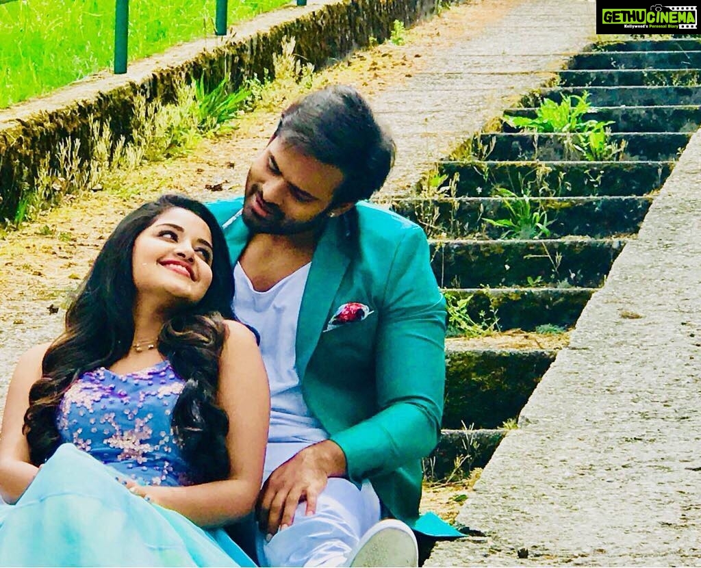 Anupama Parameswaran Instagram - 🤗